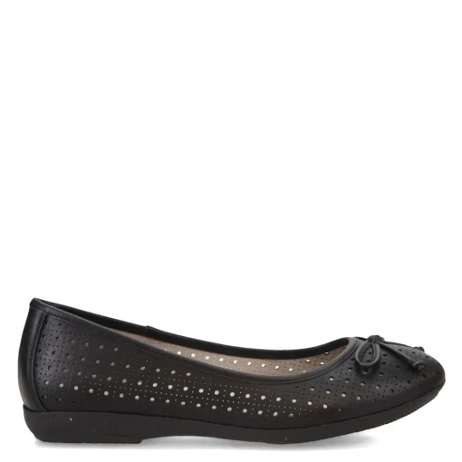 Women's Cliffs by White Mountain, Cheryl Flat