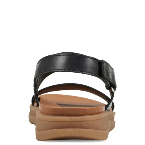 Women's Earth, Leah Sandal
